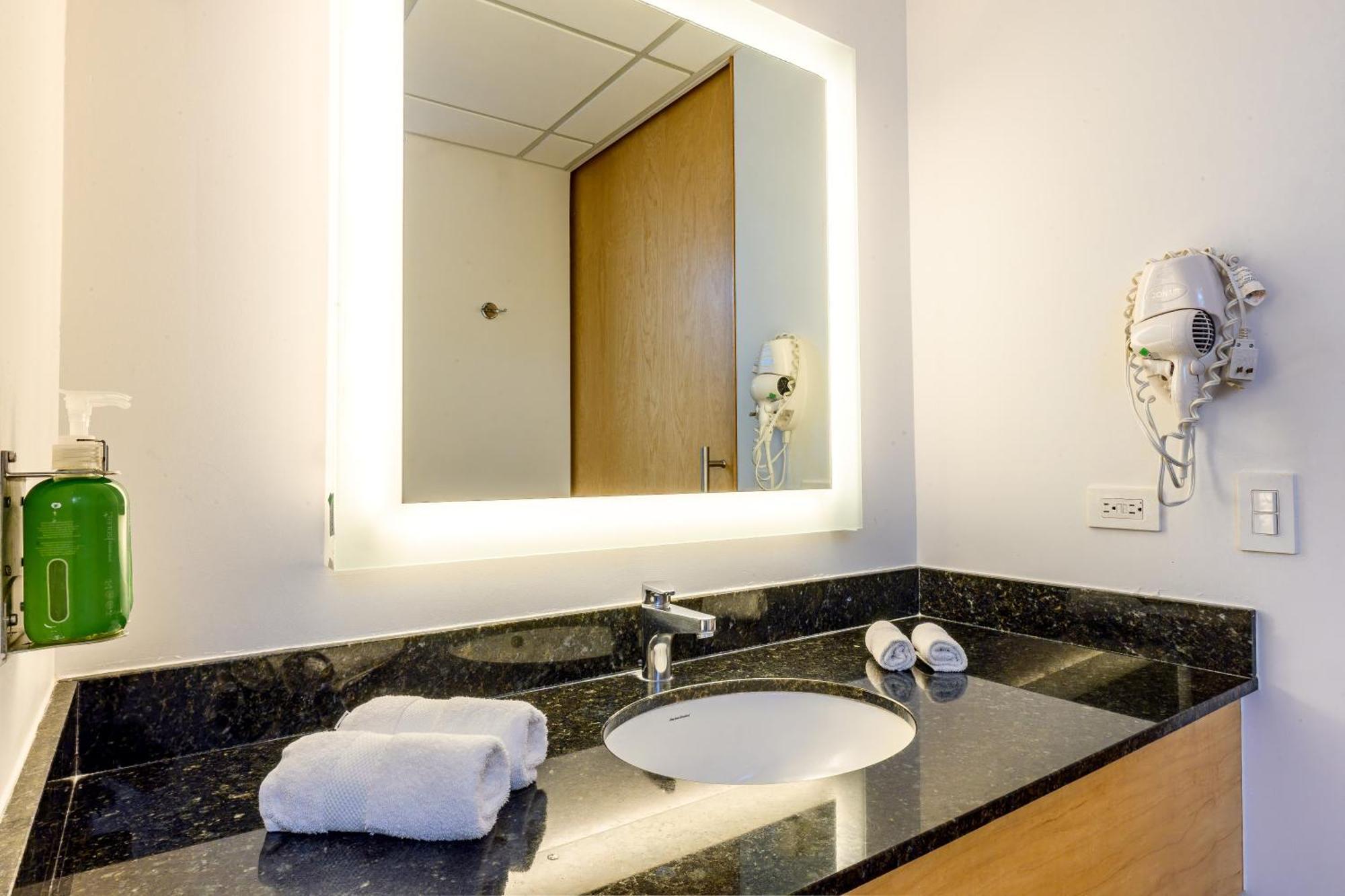 Express By Ihg Hotel Managua