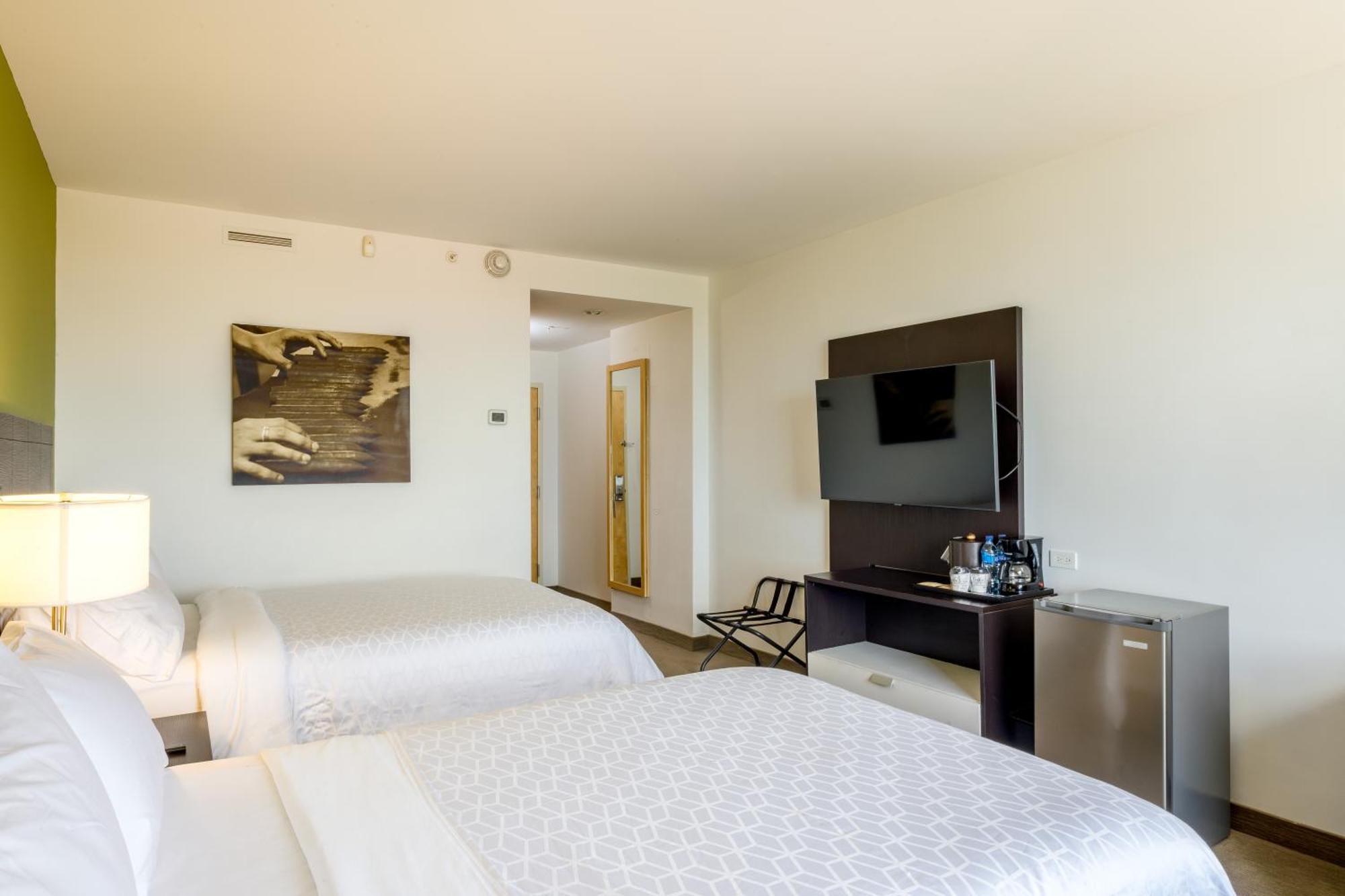 Express By Ihg Hotel 4*