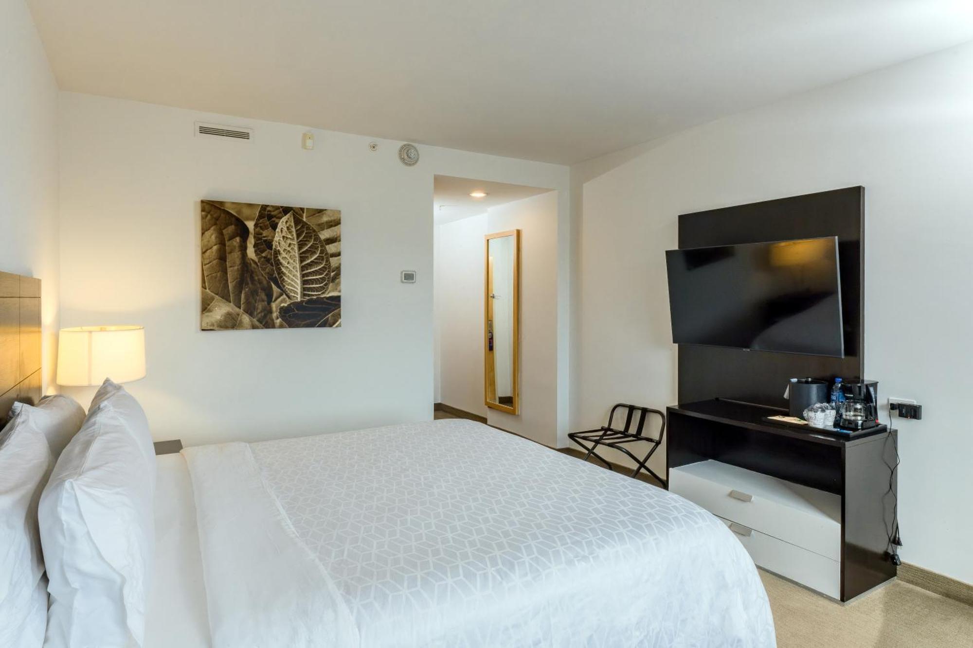 Express By Ihg Hotel 4*