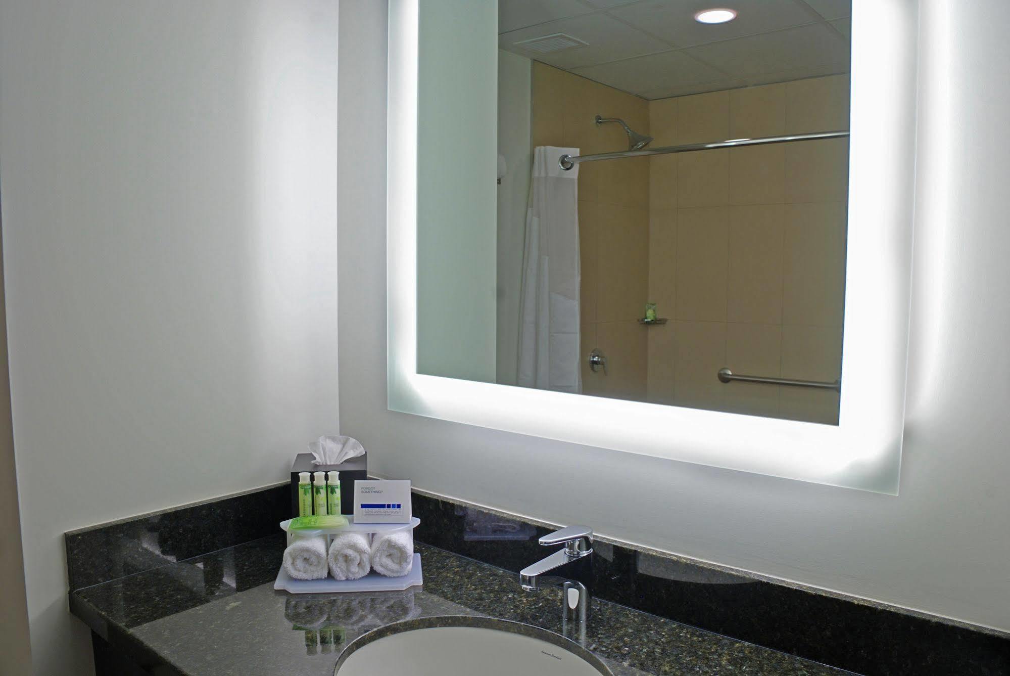 Express By Ihg Hotel 4*